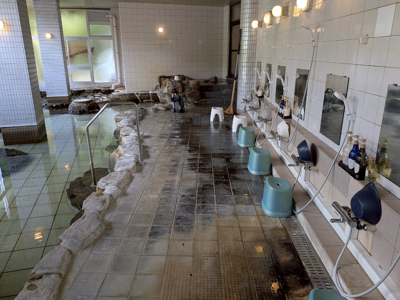 温泉成分蓄積大浴場の施工事例