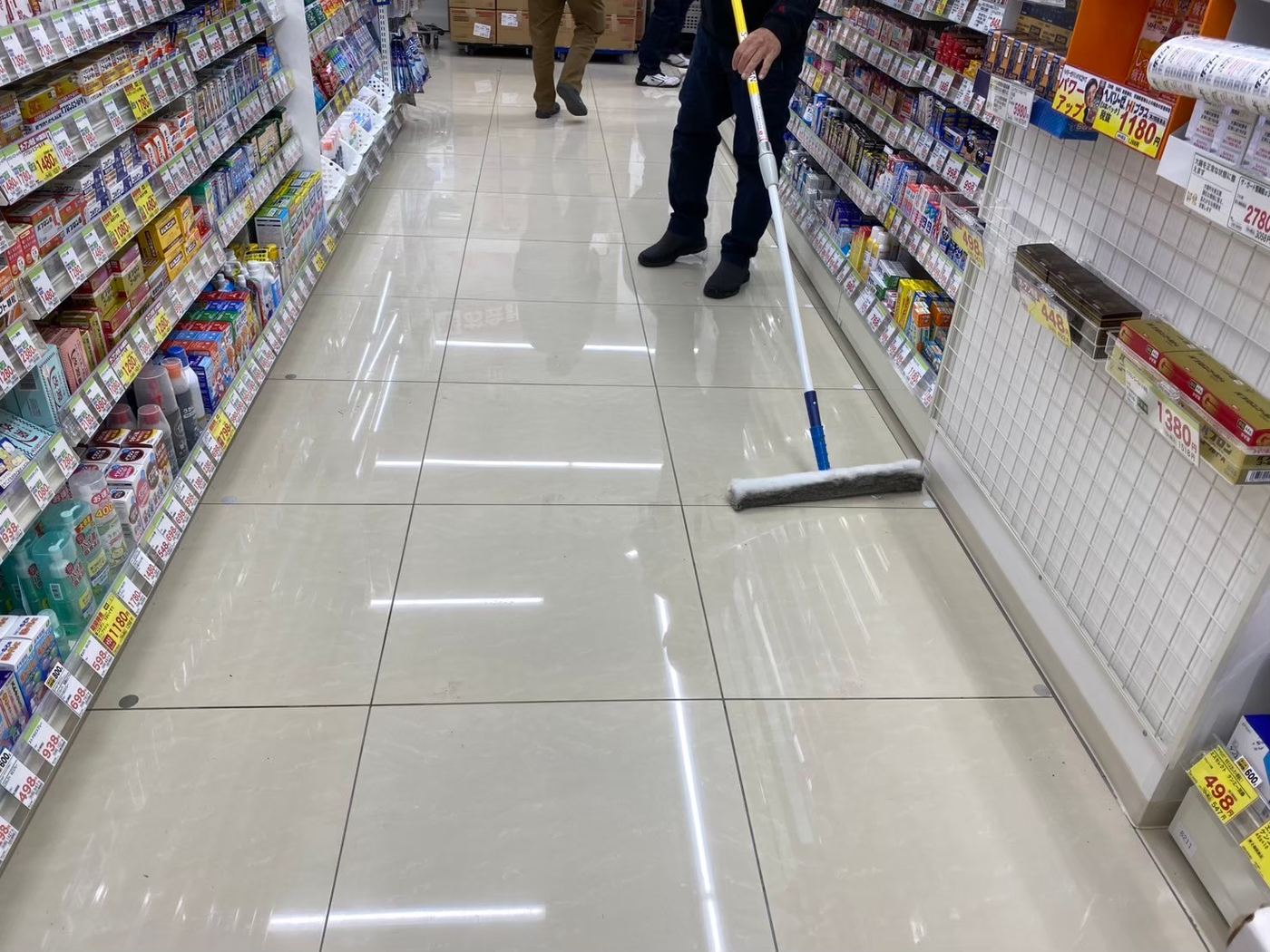 横浜市内ドラッグストアの防滑施工
