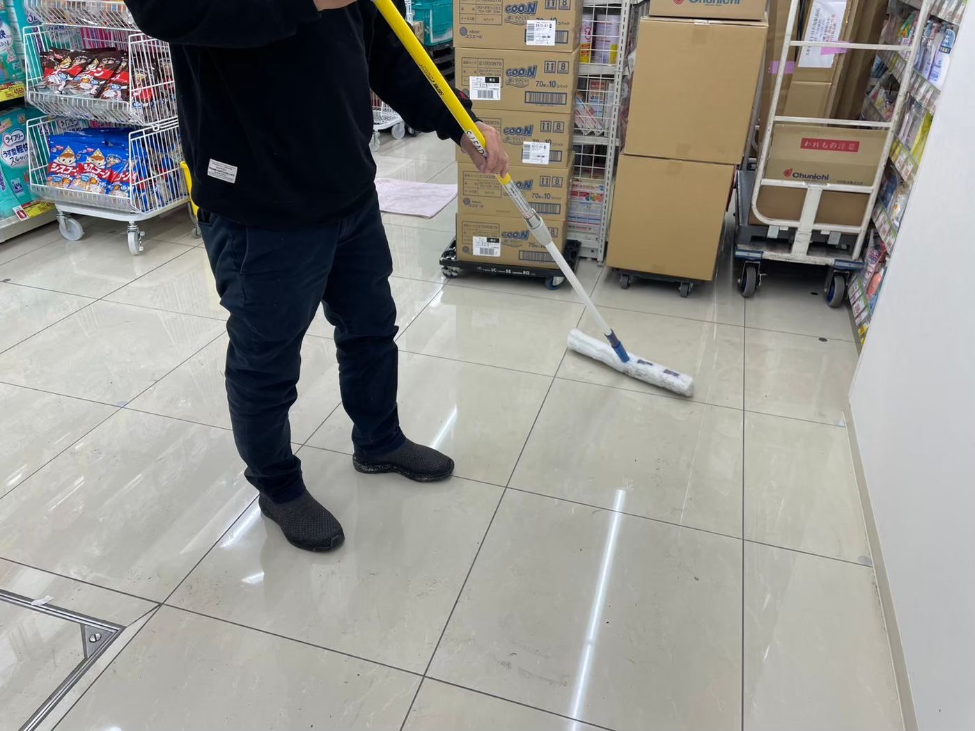 横浜市内ドラッグストアの防滑施工