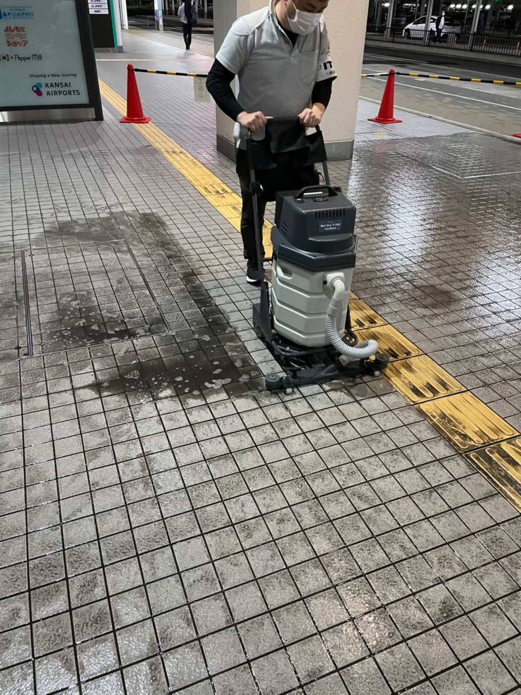 空港前歩道の防滑施工