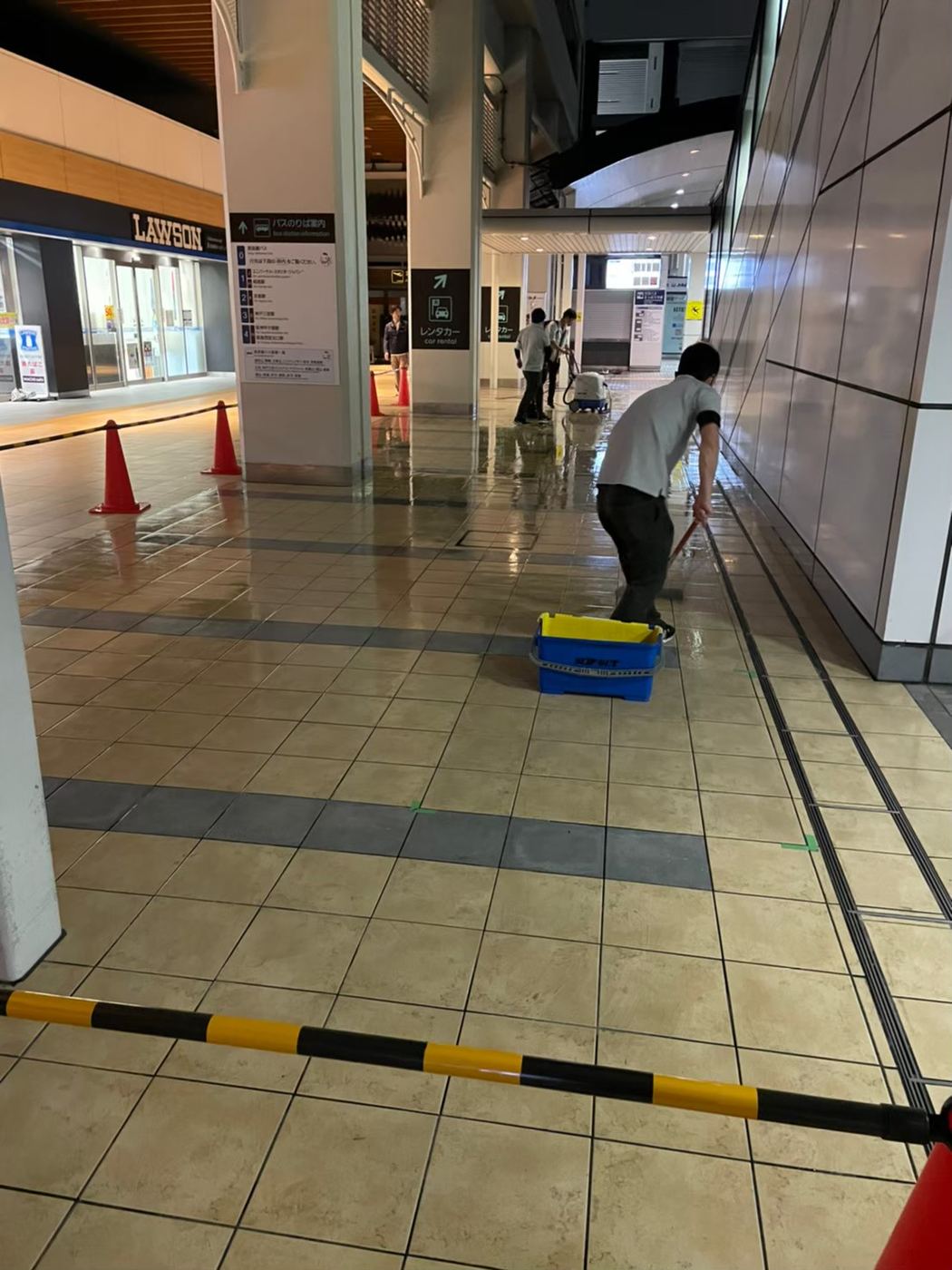 空港前歩道の防滑施工