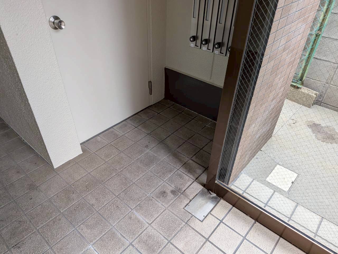 マンションエントランスの防滑施工