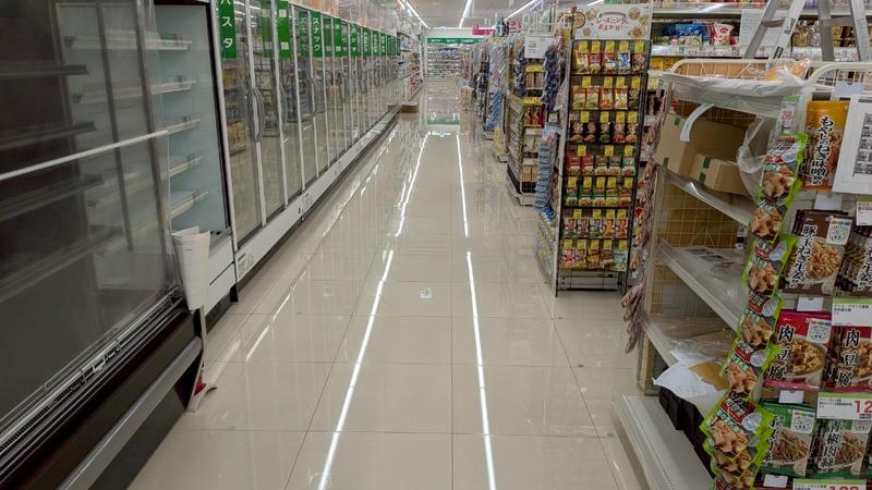 駅前鏡面セラミックタイル店舗の施工事例