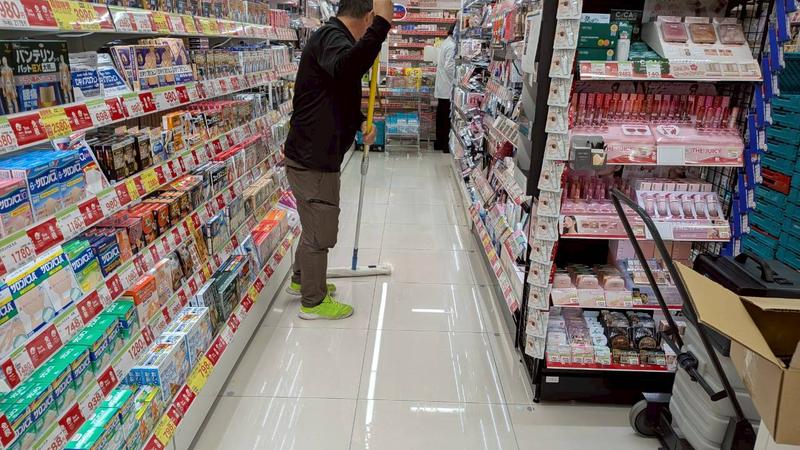 観光地ドラッグストアの施工事例